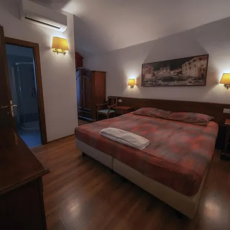 Vatican D'angelica Konukevi 4*